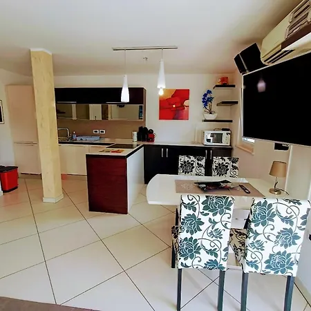 Heart Of Al Apartment